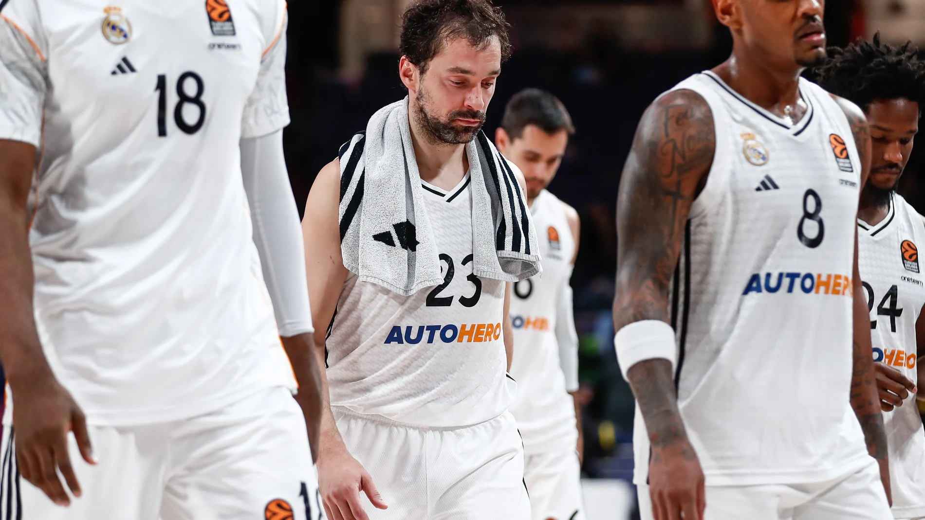 Sergio Llull se retira abatido junto a sus compañeros tras perder con el Zalgiris
