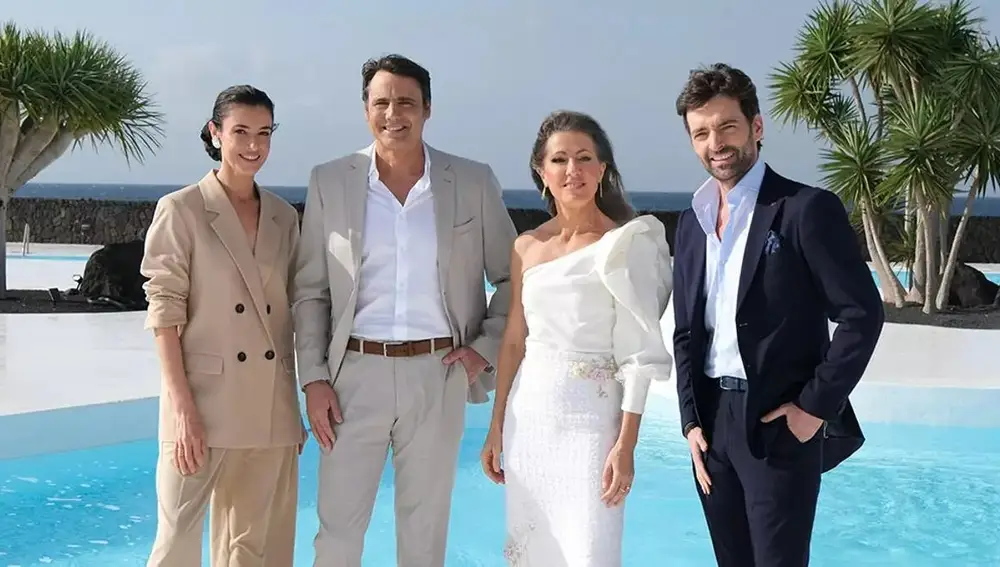 Blanca Suárez, Ion Aramendi, Ángeles Blanco y Ricardo Reyes, presentadores de las Campanadas en Telecinco y Cuatro