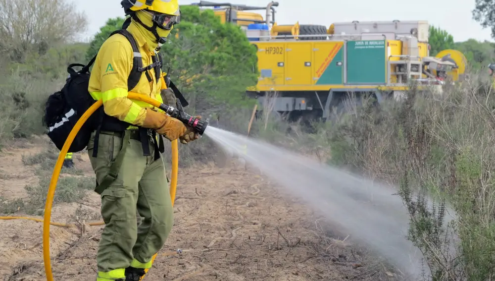 Actuación en el campo de un bombero forestal