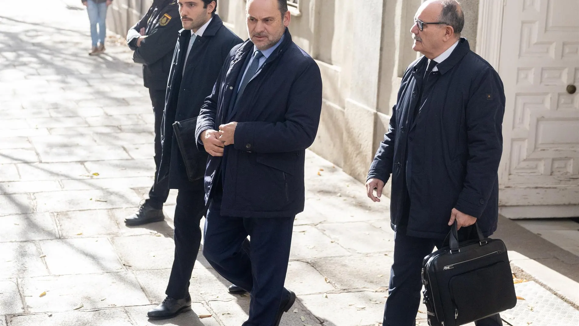 El juez del Supremo que investiga a Ábalos rechaza rectificar su decisión de dejar en manos del PP la acusación popular