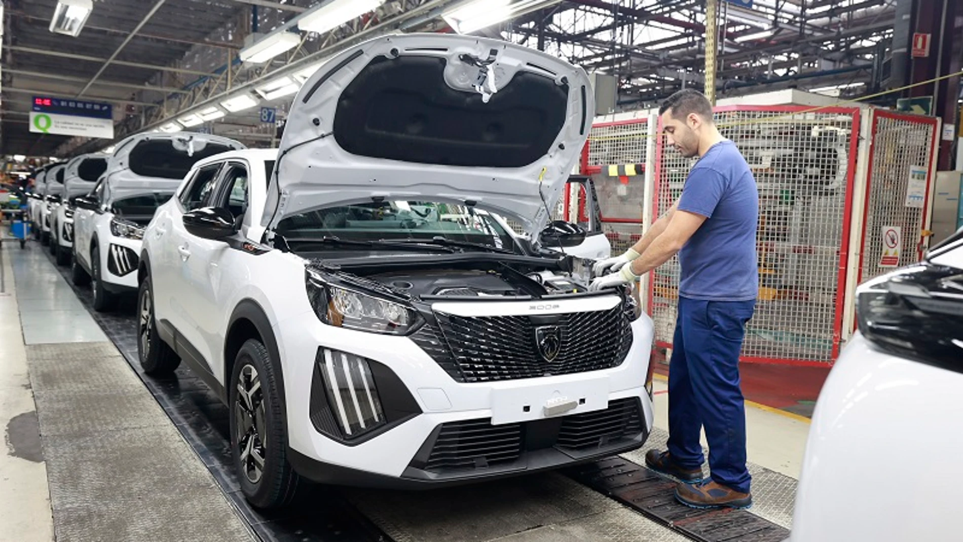 Se trata de un modelo color Blanco Okenite, equipado con motorización Hybrid de 136 CV y cuyo destino será Pamplona.
