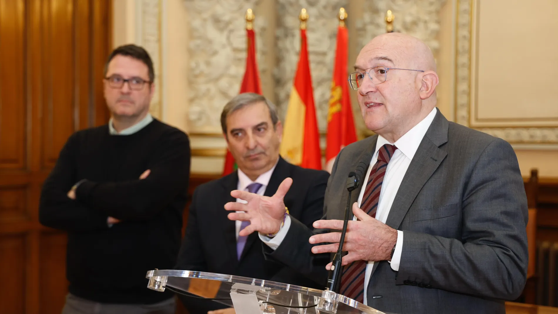 Carnero presenta el proyecto de remodelación de la estación de autobuses de Valladolid en presencia del consejero Sanz Merino