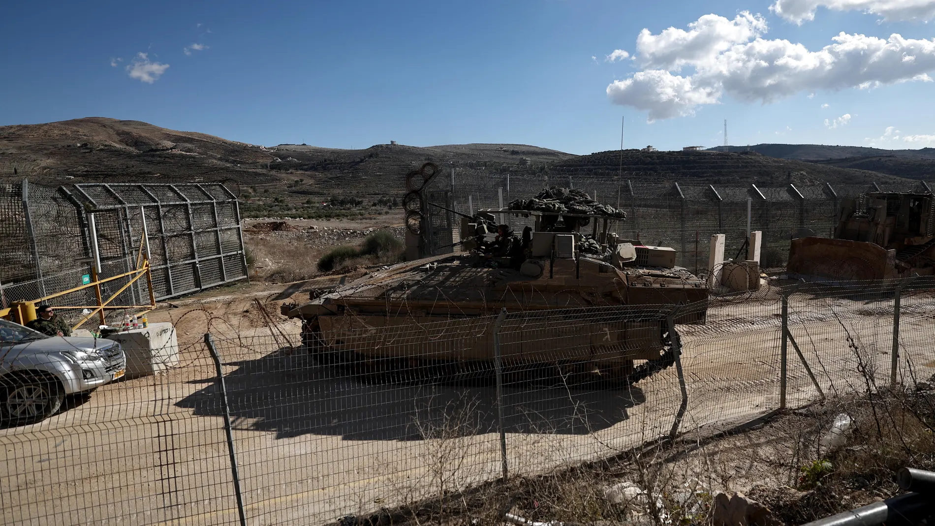 Majdal Shams (-), 13/12/2024.- An Israeli military armored vehicle crosses into the buffer zone between Israel and Syria, near the Druze village of Majdal Shams, in the Israeli-annexed Golan Heights, 13 December 2024. Israel's military said that paratroopers' forces, joined by other troops, are conducting 'defense activities' to prevent 'any threat' and are deployed in key positions within the buffer zone. (Siria) EFE/EPA/ATEF SAFADI