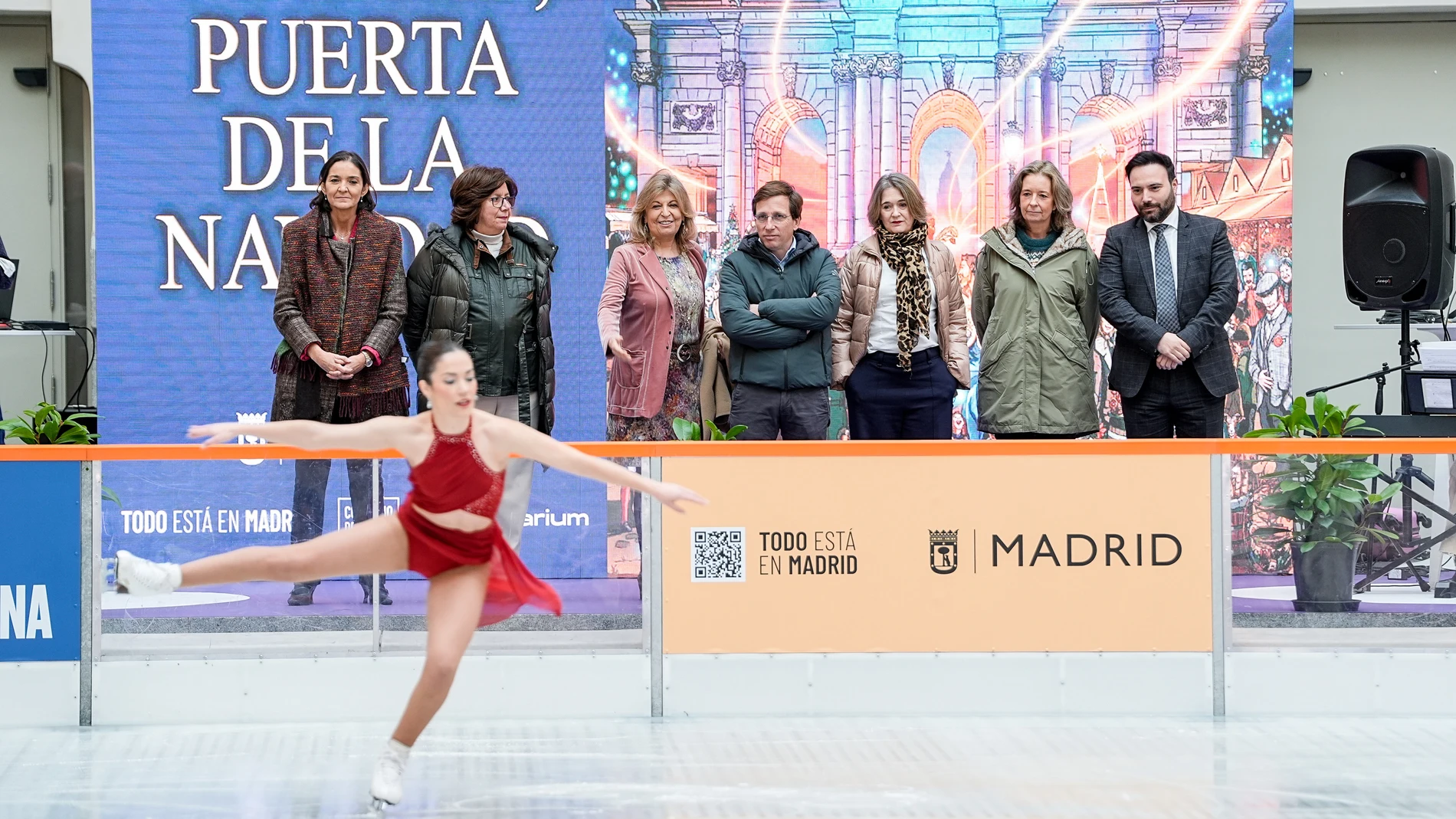 Inauguración de la pista de hielo del Palacio de Cibeles REMITIDA / HANDOUT por AYUNTAMIENTO DE MADRID Fotografía remitida a medios de comunicación exclusivamente para ilustrar la noticia a la que hace referencia la imagen, y citando la procedencia de la imagen en la firma 13/12/2024