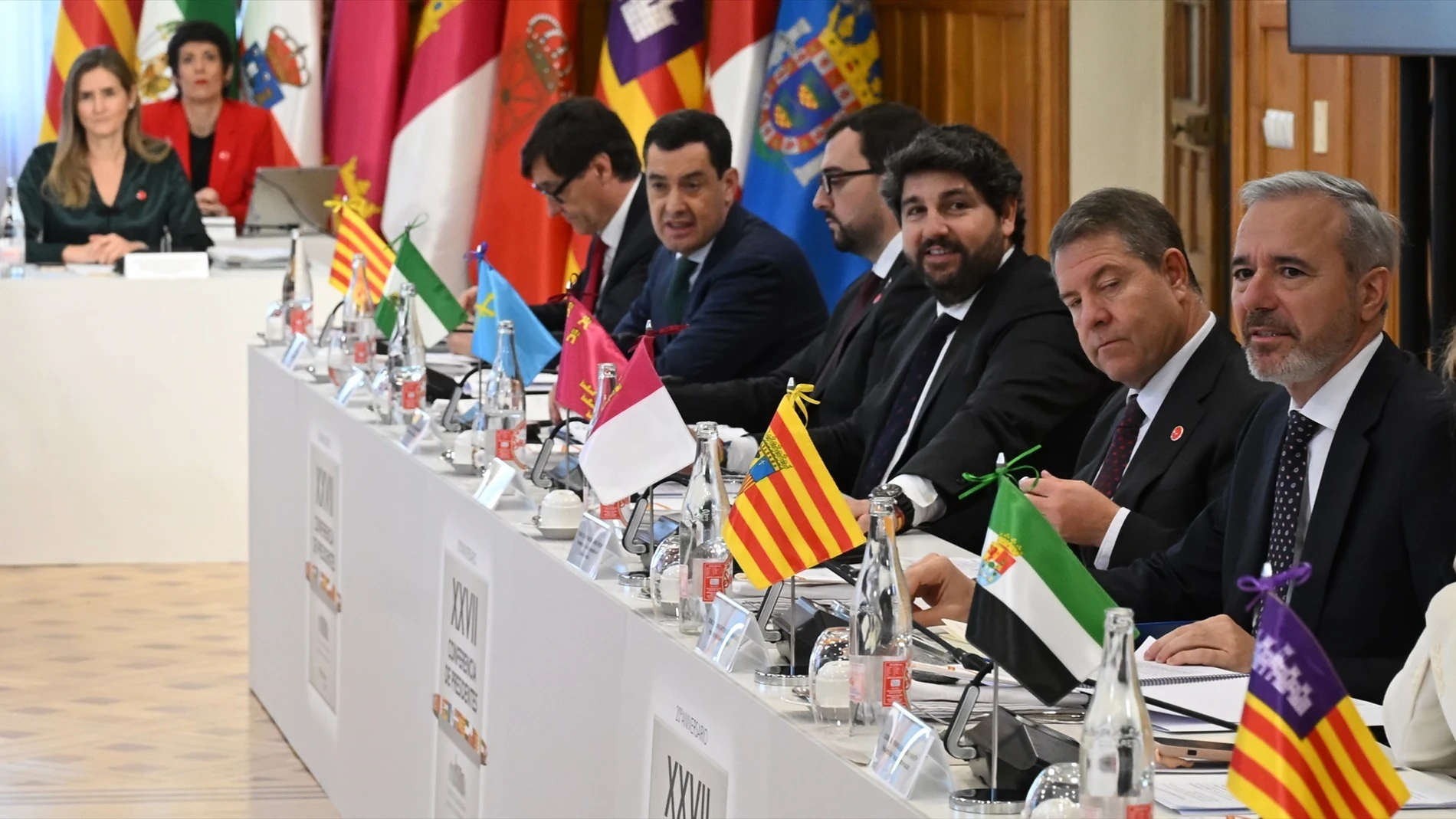Moreno reclama ante Pedro Sánchez la revisión "urgente" de la financiación y no negociarla de foma bilateral