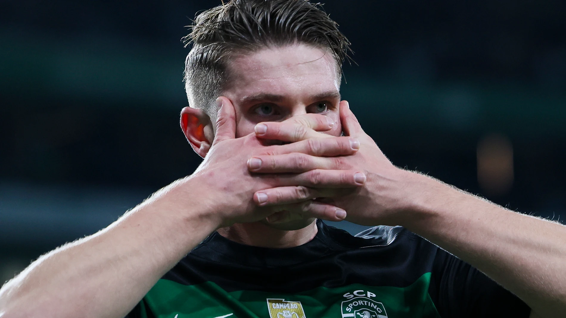 Lisbon (Portugal), 14/12/2024.- Sporting player Viktor Gyokeres celebrates after scoring the 1-0 during the Portuguese First League soccer match between Sporting and Boavista at Alvalade Stadium in Lisbon, Portugal, 14 December 2024. (Lisboa) EFE/EPA/JOSE SENA GOULAO