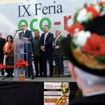 El presidente de la Diputación de Salamanca, Javier Iglesias, y el representante de la Asociación de Municipios Cova da Beira y presidente de la Cámara Municipal de Almeida, Antonio Machado, inauguran la Feria Ecoraya