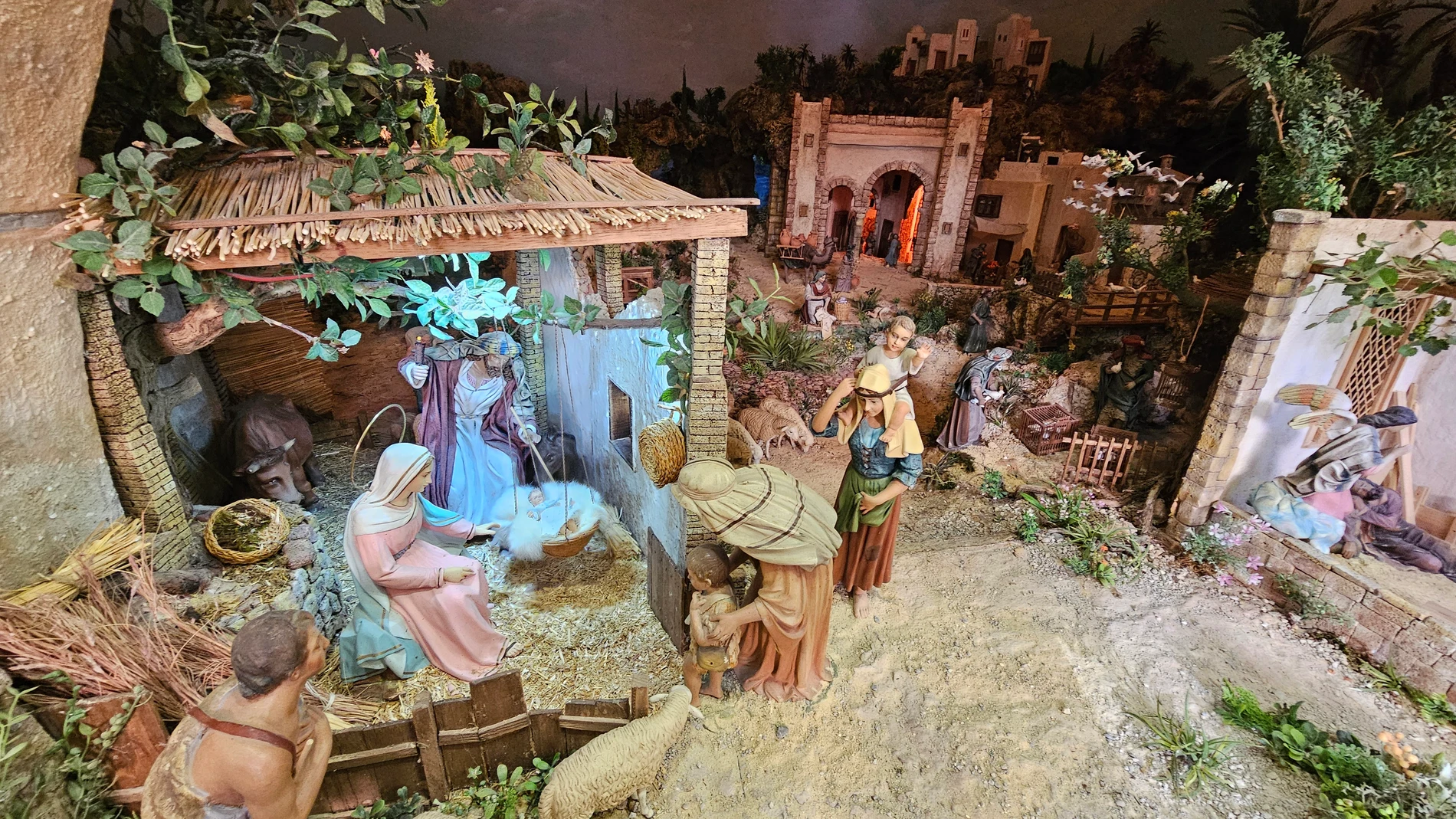 Tiene un siglo de existencia y siempre es el primer Belén que se instala en la ciudad de Valencia