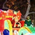 Papá Noel llega a Valladolid con su especial y colorida cabalgata, acompañado de sus renos y de todos sus ayudantes para repartir regalos e ilusión