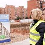 La vicealcaldesa, Inma Sanz, y el delegado de Vivienda Álvaro González