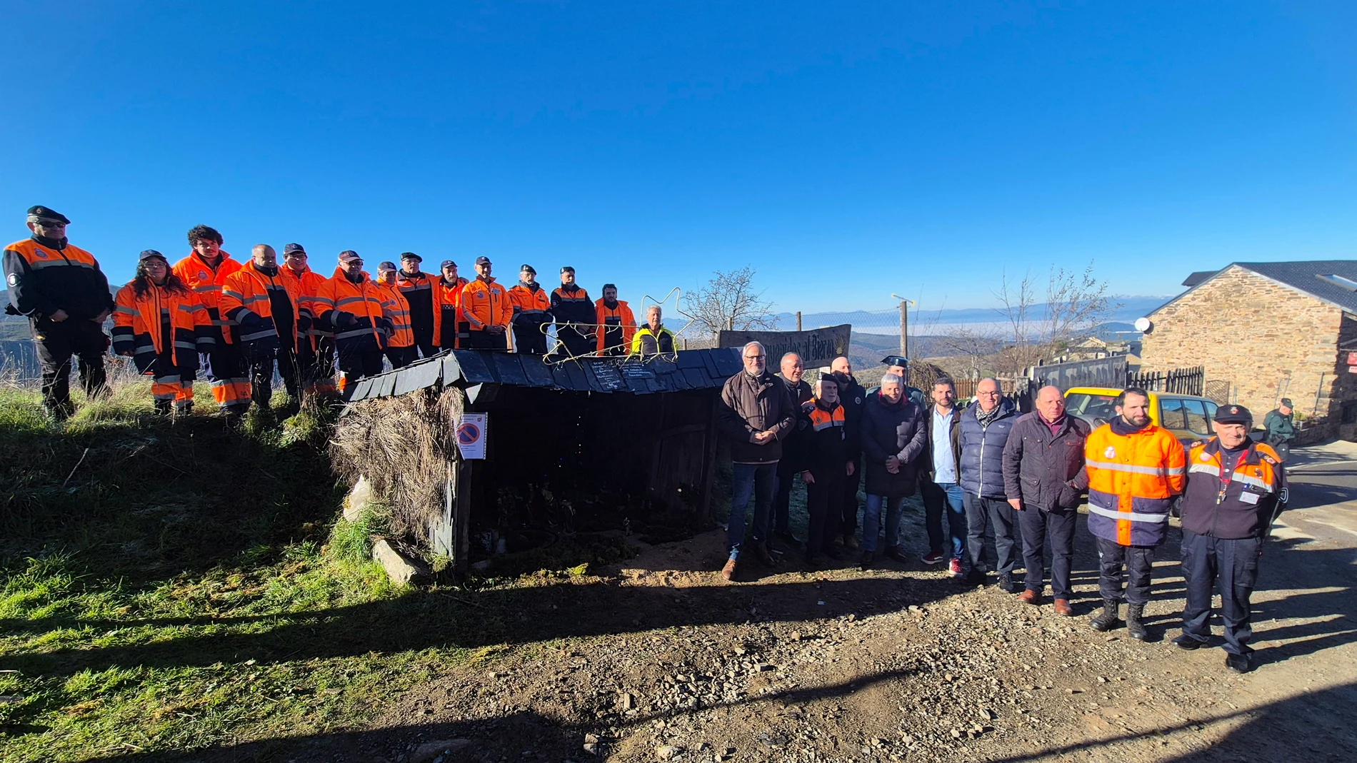 El Consejo Comarcal inaugura el Belén de la Agrupación de Protección Civil, símbolo de hospitalidad en el Camino de Santiago