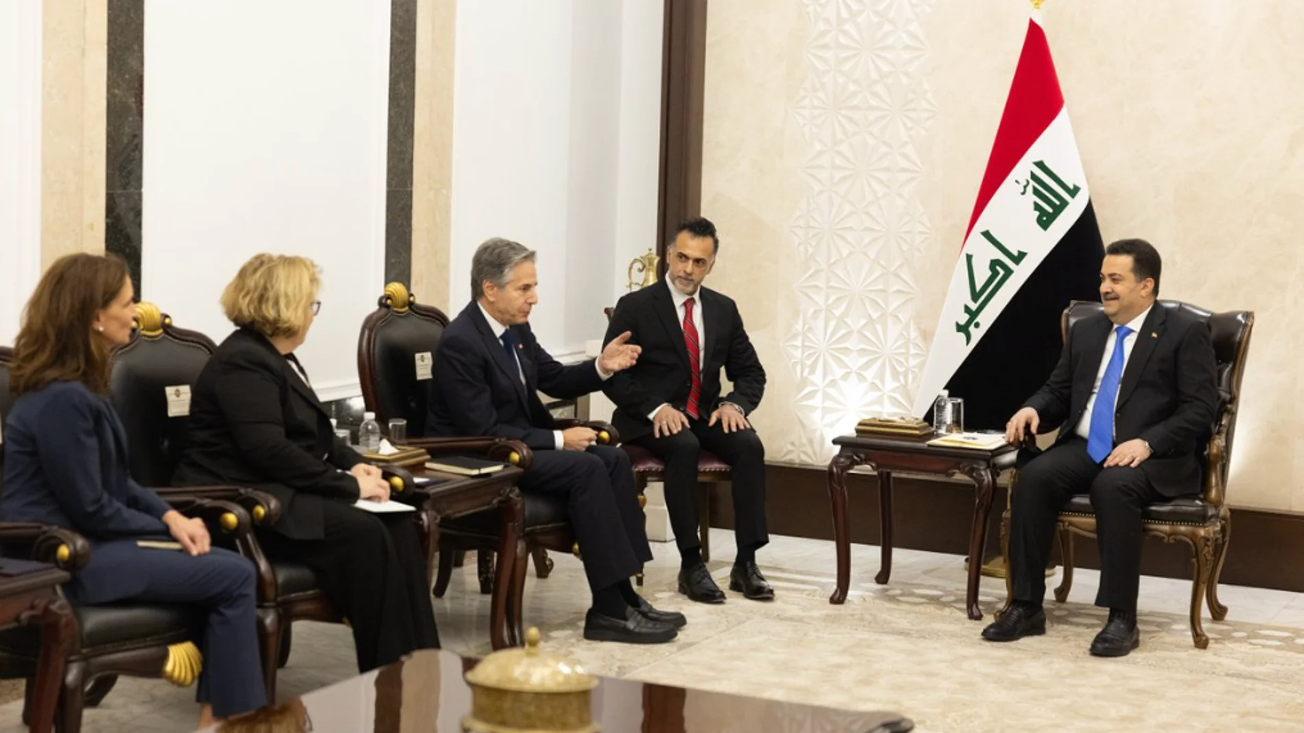 Blinken, desde Irak, reclama una transición democrática en Siria que proteja "a todas las minorías"