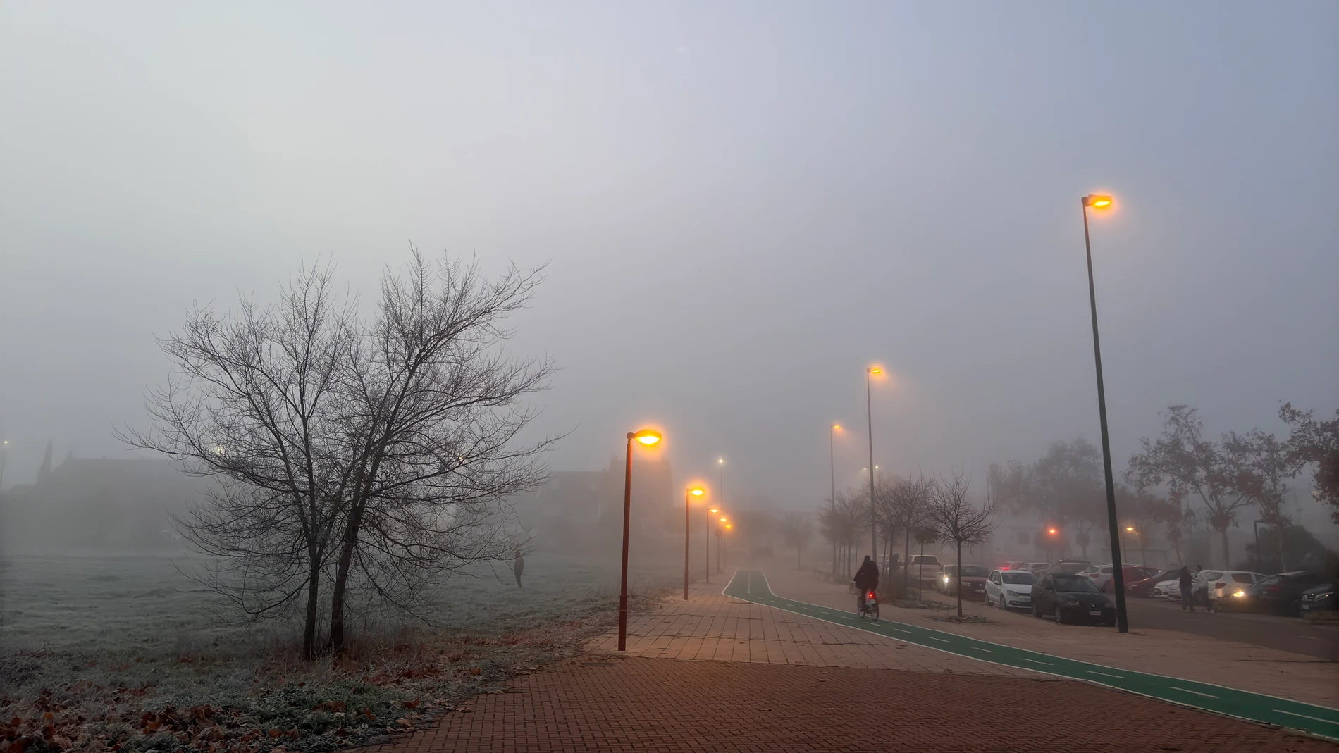 Espesa niebla en la ciudad de Valladolid