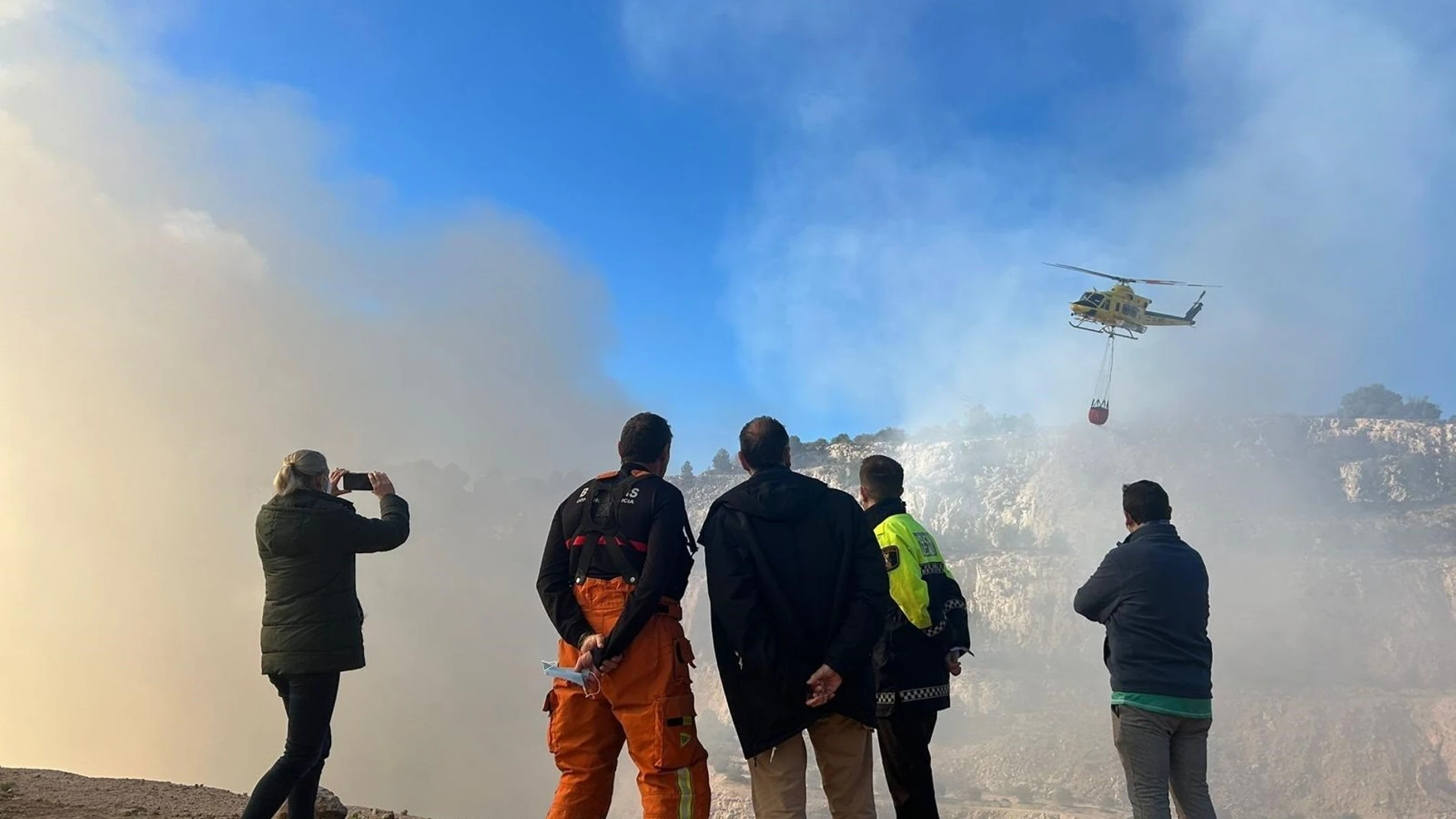 Valderrama subraya que "no existe riesgo de propagación" del incendio en Alberic REMITIDA / HANDOUT por GVA Fotografía remitida a medios de comunicación exclusivamente para ilustrar la noticia a la que hace referencia la imagen, y citando la procedencia de la imagen en la firma 15/12/2024