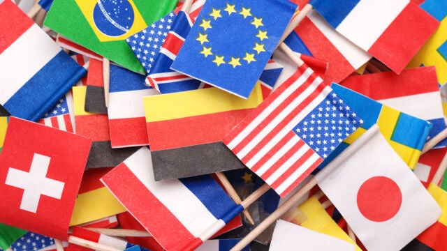 Las banderas, como el escudo y el himno, son los símbolos que reconocen la independencia y el reconocimiento internacional de cada Estado de la ONU, que los hace países reconocibles y únicos en el mundo