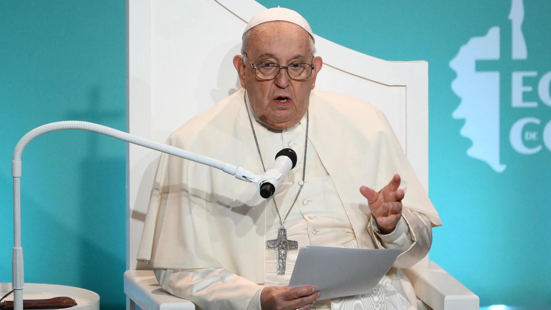 Ajaccio (France), 15/12/2024.- Pope Francis attends a conference on 'Popular Religiosity in the Mediterranean' at Convention and Exhibition Center in Ajaccio, Corsica island, France, 15 December 2024. During his first papal visit to Corsica, Pope Francis will attend the conference, meet with the clergy and religious of the island, and preside over Holy Mass. (Papa, Francia) EFE/EPA/ETTORE FERRARI