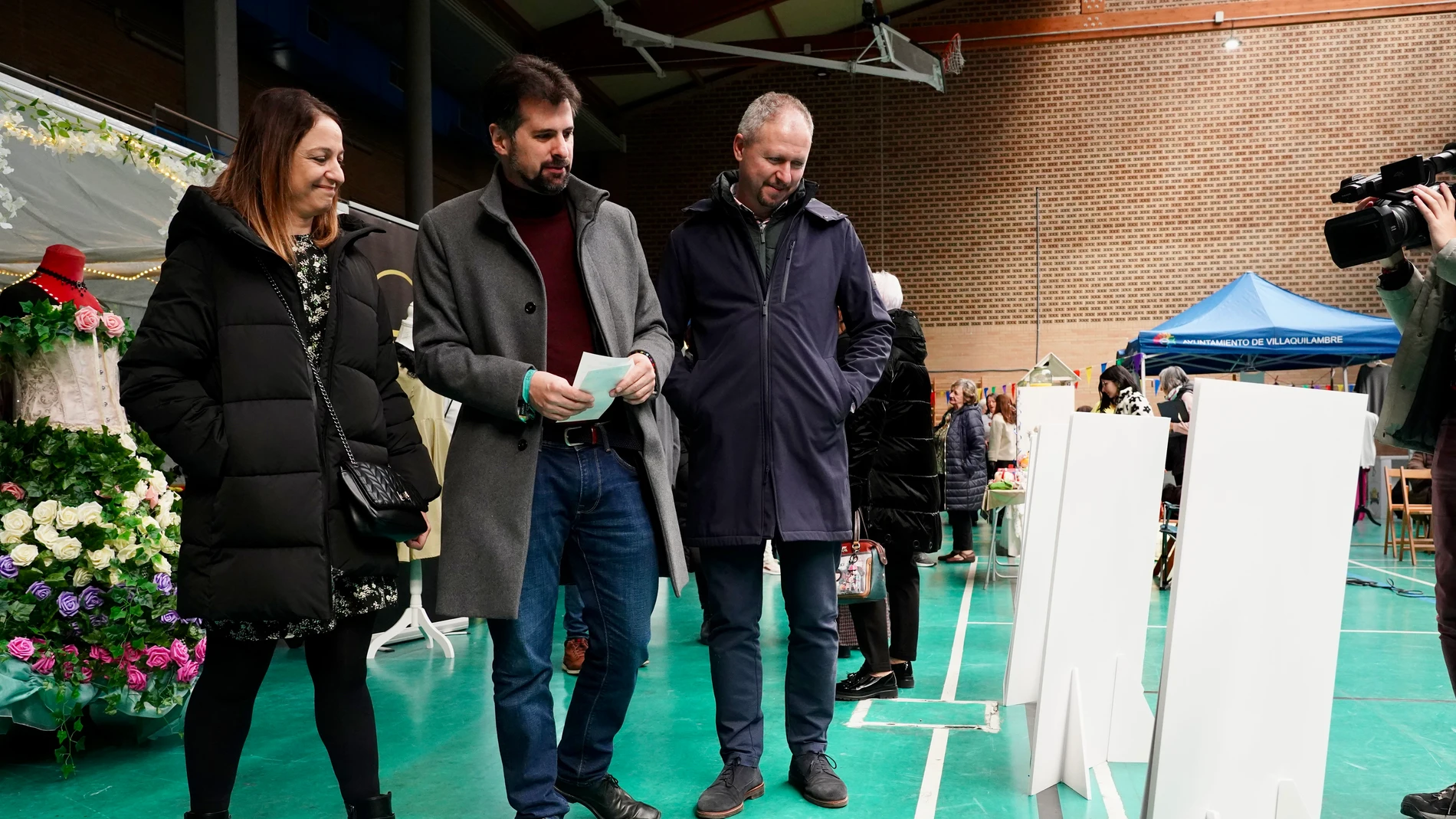 El secretario general del Partido Socialista de Castilla y León, Luis Tudanca, acude a la entrega del Premio ‘Mujer emprendedora CIAMIvq'' en el marco de la XIII Feria de Emprendedoras de Villaquilambre