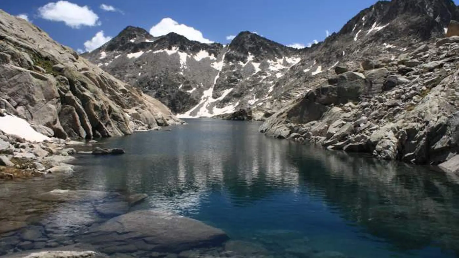 Aguas termales a 40 grados: los baños olvidados que tienes que conocer en España