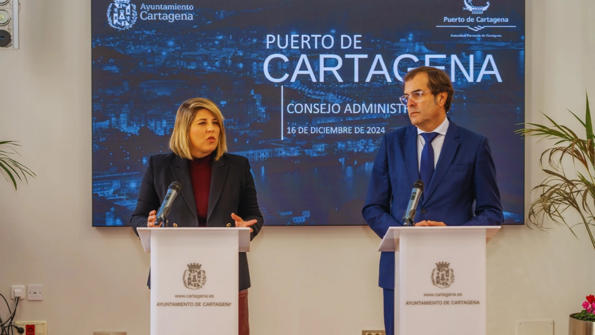 La Alcaldesa de Cartagena, Noelia Arroyo, junto al presidente de la Autoridad Portuaria, Pedro Pablo Hernández