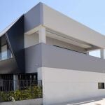La arquitectura industrializada cada vez es tecnológicamente más compleja, y requiere de sistemas constructivos e instalaciones más específicos según la actividad que se vaya a desarrollar en su interior