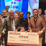 Entrega del cheque de la iniciativa solidaria "Reto Pichón"