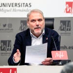 El rector de la Universidad Miguel Hernández (UMH), Juan José Ruiz, ofrece una rueda de prensa sobre la sentencia del Tribunal Superior de Justicia de la Comunitat Valenciana de implantación del grado de Medicina en la Universidad de Alicante