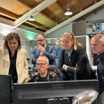 Las alcaldesas de Valencia y de Llocnou de la Corona, en la sala de control de la Policía Local