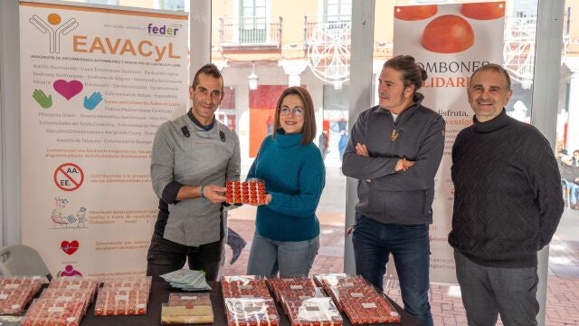 EAVACyL presenta los bombones solidarios creados por la firma repostera Da Silva