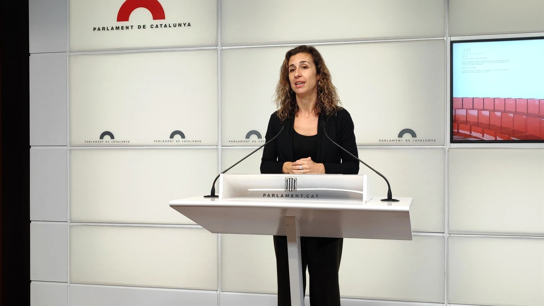 La diputada de la CUP en el Parlament, Laia Estrada, en una rueda de prensa en la Cámara catalana, a 17 de diciembre de 2024 EUROPA PRESS 17/12/2024