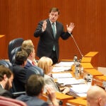 Mañueco interviene desde su escaño en las Cortes durante la sesión de control a la Junta