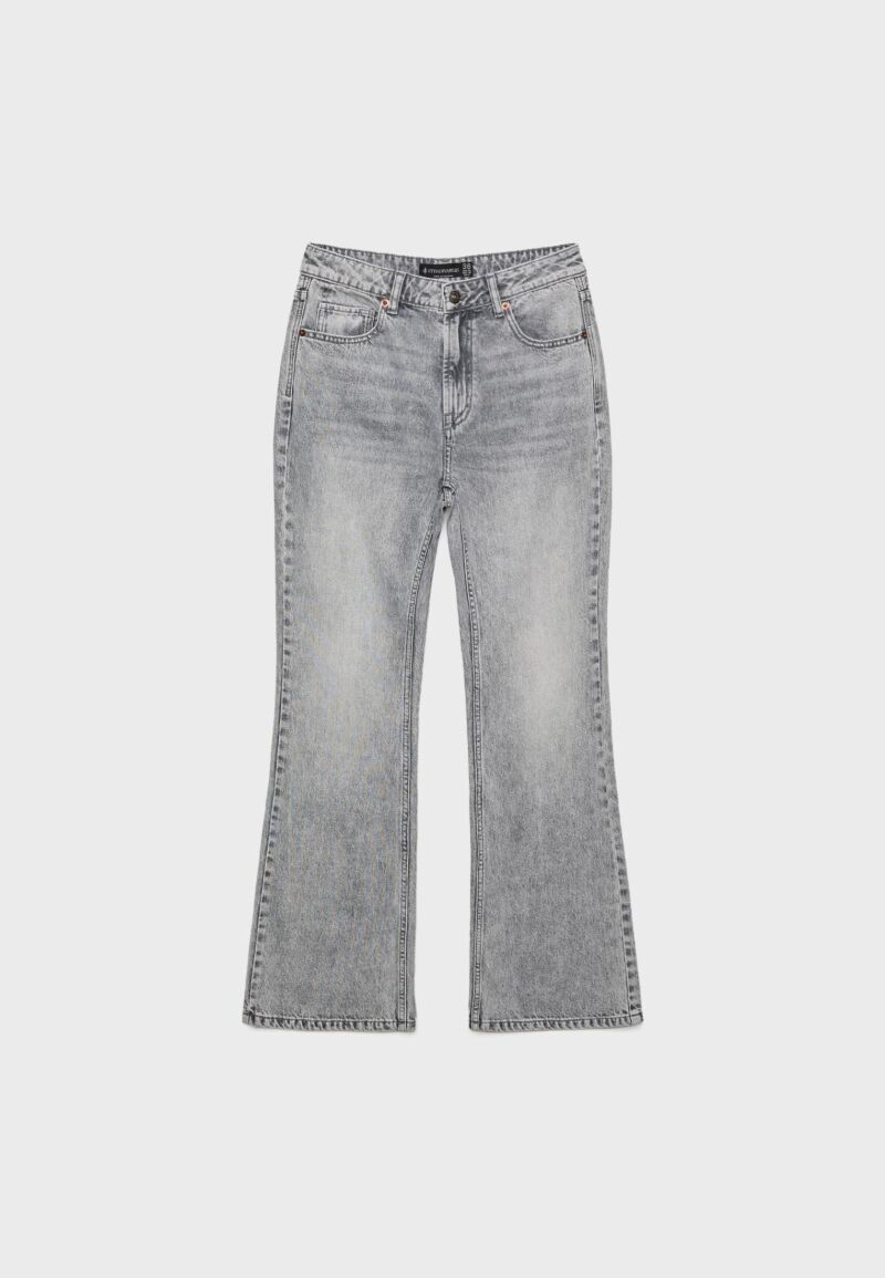 Vaqueros 'bootcut'.
