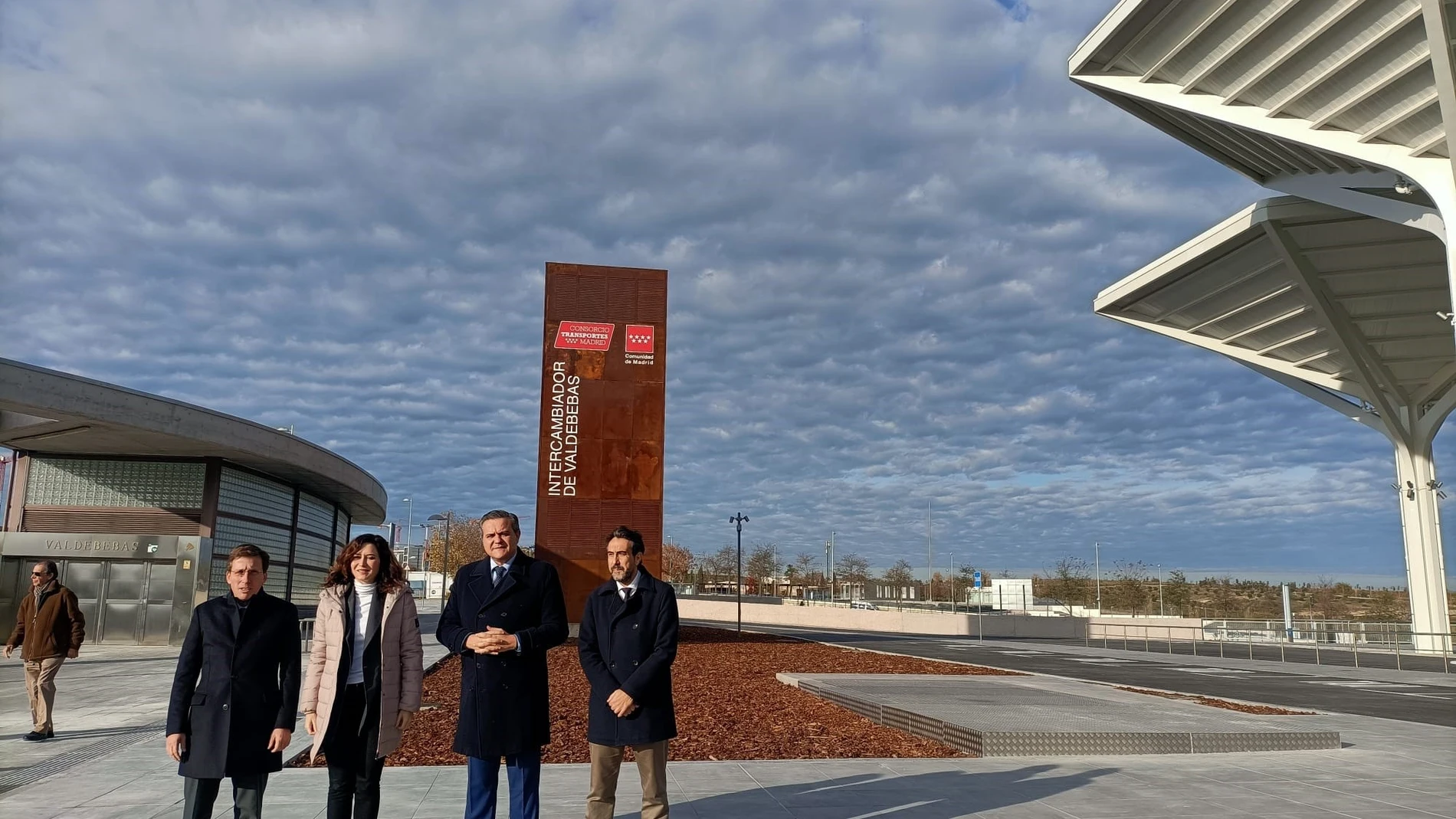 La presidenta de la Comunidad, Isabel Díaz Ayuso, el alcalde de la capital, José Luis Martínez-Almeida, y el consejero de Transportes, Jorge Rodrigo EUROPA PRESS 17/12/2024