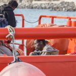 AMP.- Rescatan a 59 inmigrantes a unos 83 kilómetros de Lanzarote