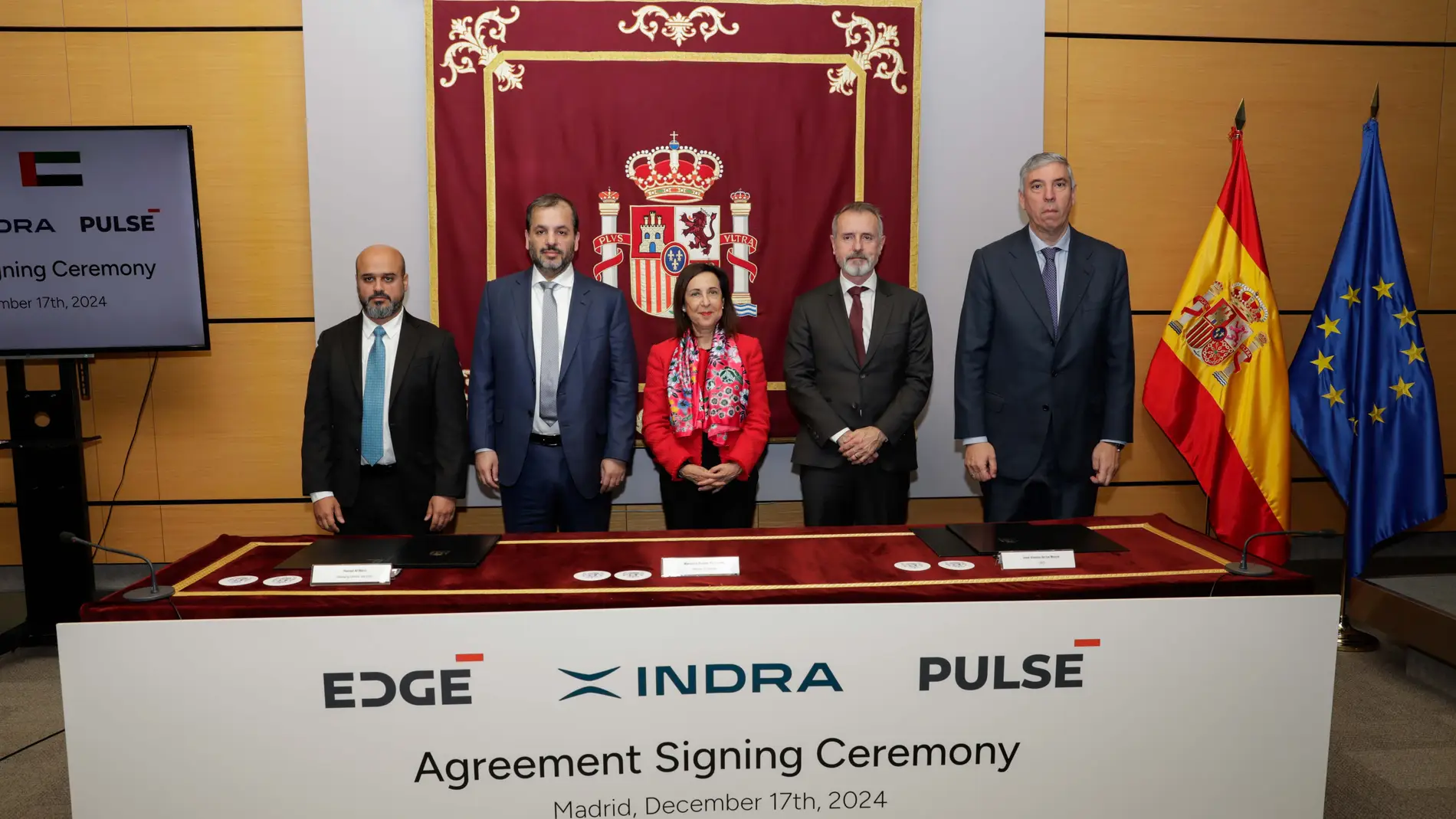 Responsables de Edge e Indra, con la ministra de Defensa, Margarita Robles