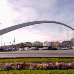 El Puente de Ventas homenajea al ingeniero Javier Manterola con vinilos con sus obras más relevantes