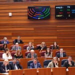 Bancada del PP y de la Junta durante una de las votaciones de esta mañana en las Cortes