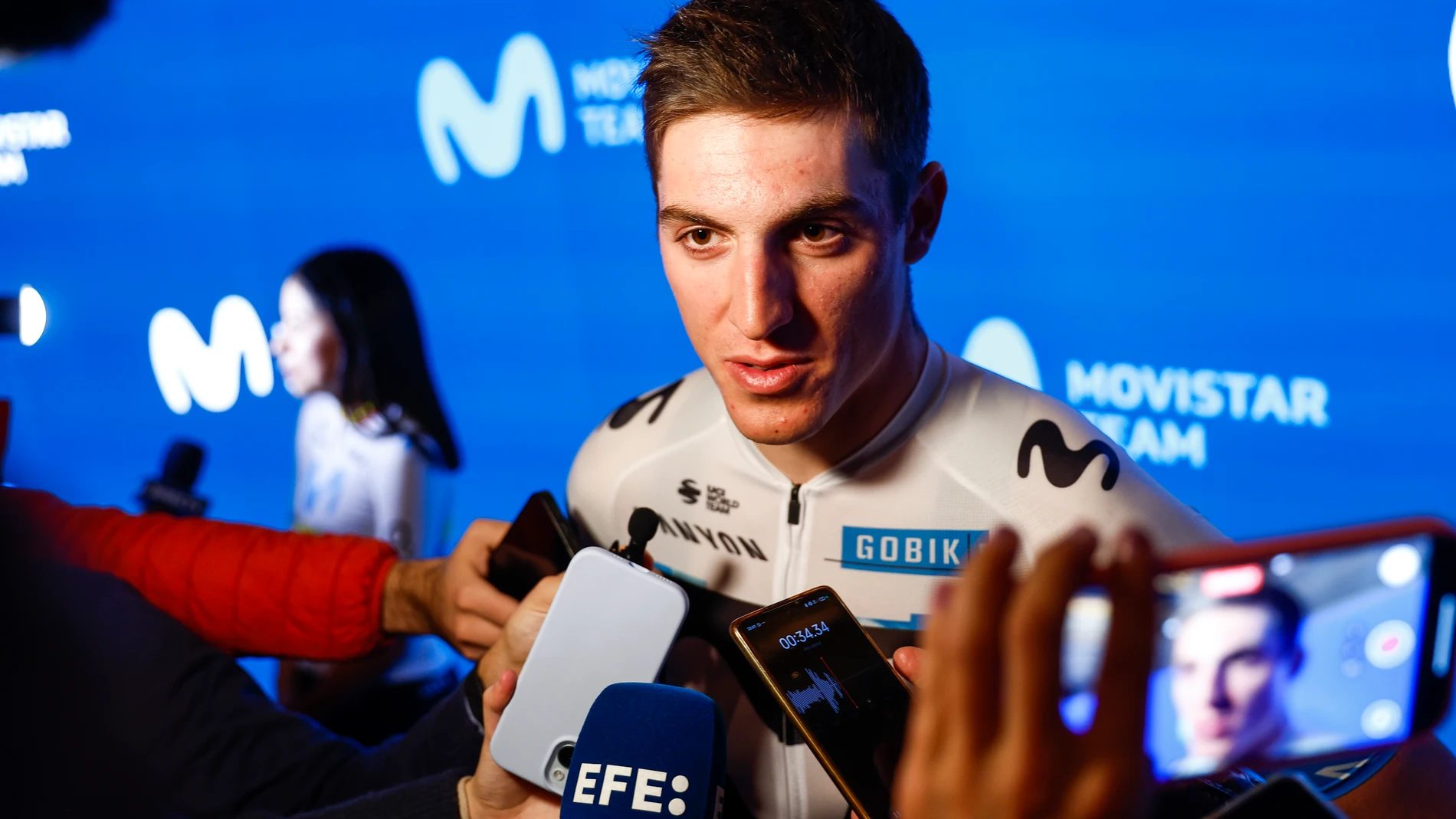 MADRID, 18/12/2024.- El ciclista español Pablo Castrillo participa en la presentación del equipo Movistar de ciclismo para la temporada 2025, este miércoles en Madrid. EFE/ Rodrigo Jiménez