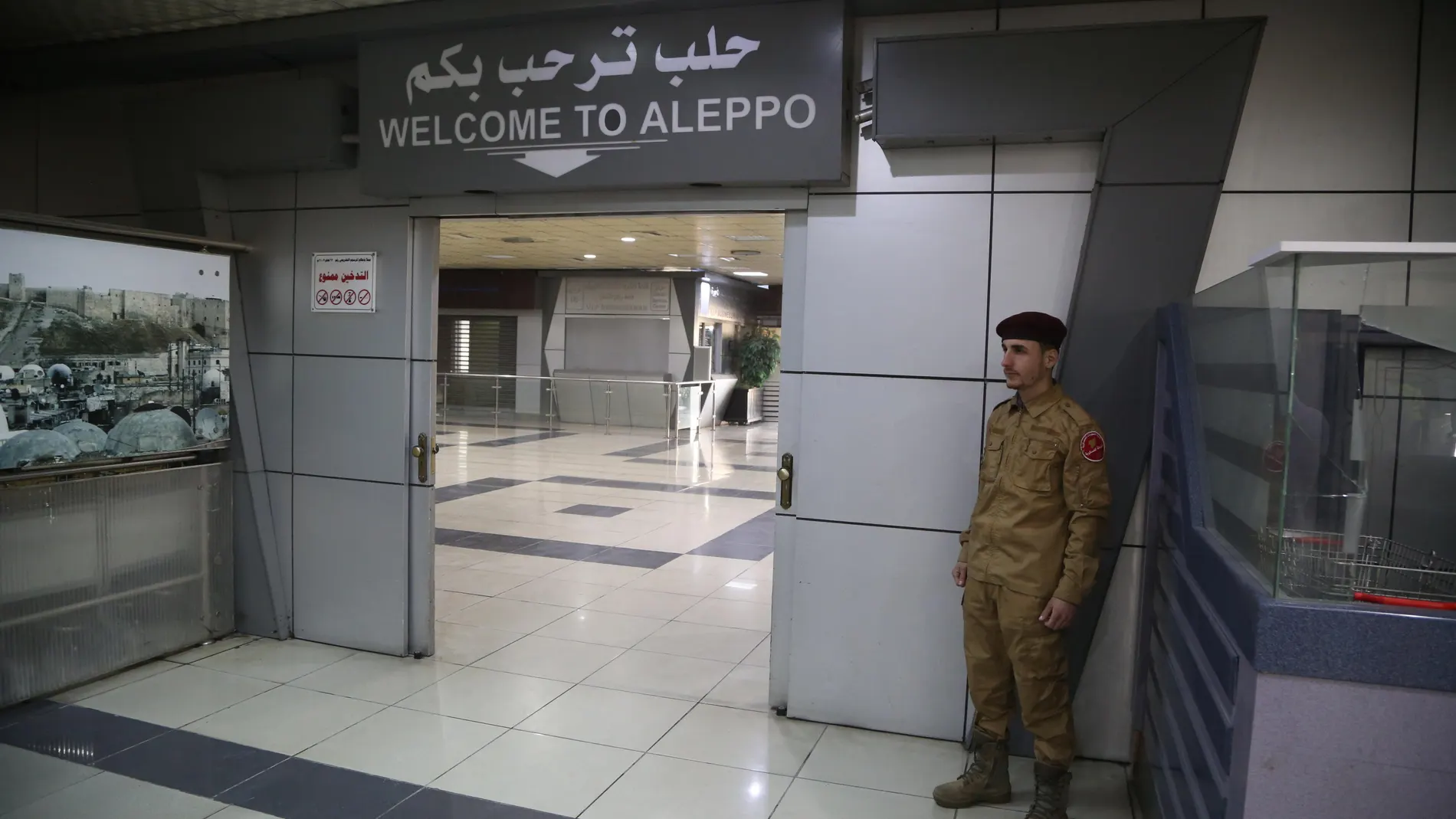 Aleppo (Syrian Arab Republic), 18/12/2024.- A Military Police personnel stands at Aleppo Airport, which has reopened for the first time since the ouster of president Bashar al-Assad, Aleppo, Syria, 18 December 2024. A Syrian Air Airbus took off from Damascus Airport to Aleppo in the country'Äôs north for the first time since opposition forces seized the capital, toppling president Bashar al-Assad on 08 December. (Siria, Damasco) EFE/EPA/BILAL AL HAMMOUD