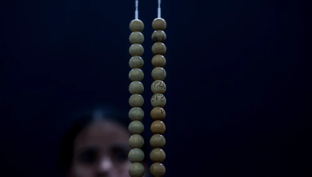 Alambres donde se colocan las bolas de los números