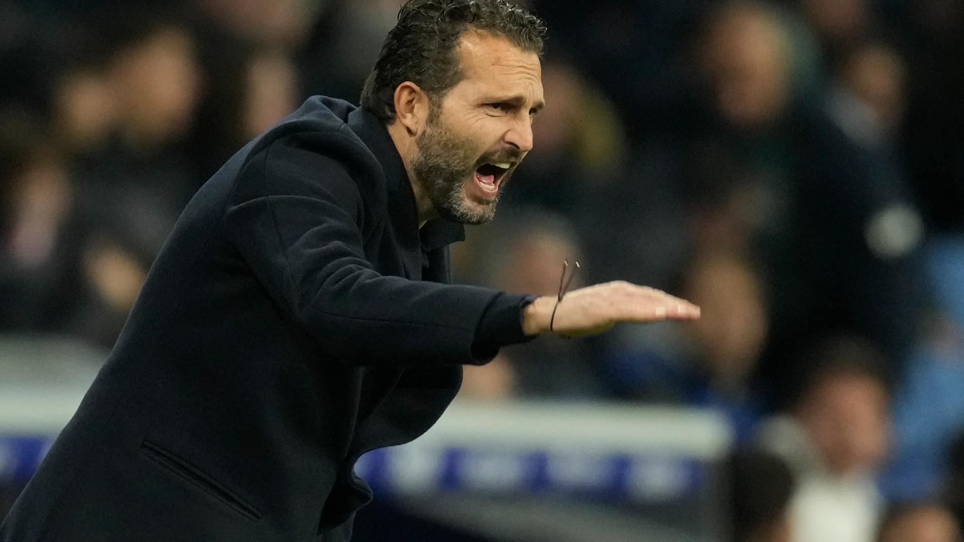 BARCELONA, 18/12/2024.- El técnico del Valencia, Rubén Baraja, durante el partido de LaLiga que RCD Espanyol y Valencia CF disputan este miércoles en el RCDE Stadium, en Barcelona. EFE/Enric Fontcuberta
