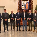 Carlos García Carbayo con los representantes de los sindicatos y la patronal