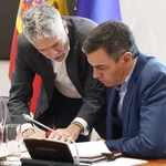 El presidente del Gobierno, Pedro Sánchez, junto al ministro del Interior, Fernando Grande-Marlaska