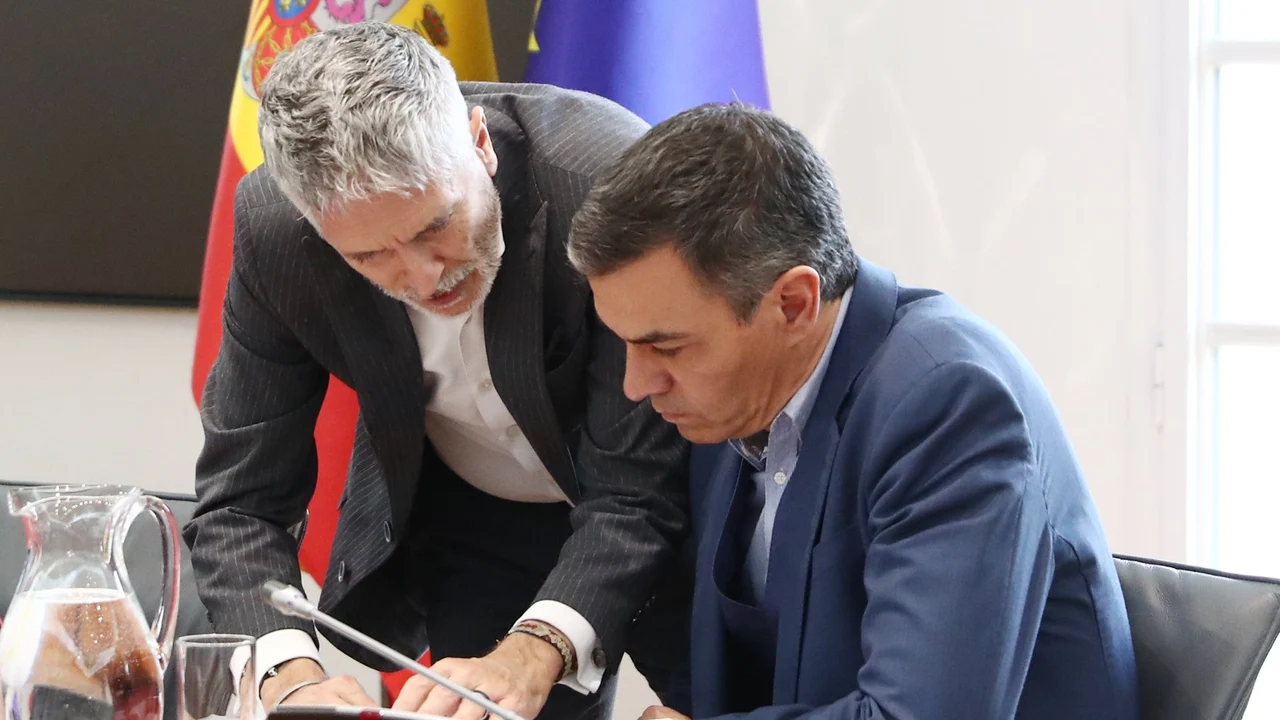 Marlaska teme que los mensajes con Ábalos desvelen el desprecio de Pedro Sánchez