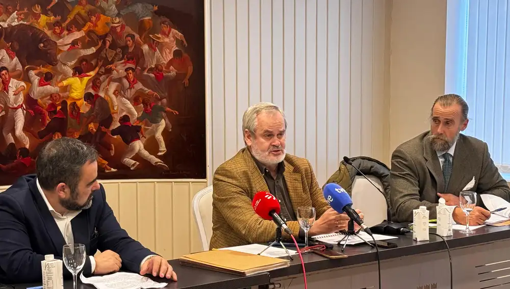 Leonardo Falcó, José Ismael de la Barba (en el centro) y Telmo Aldaz de la Quadra-Salcedo