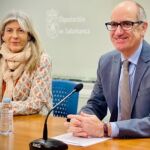 Iglesias da cuenta de las nuevas medidas junto a la vicepresidenta y diputada de Bienestar Social, Eva Picado