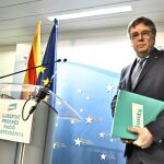 Puigdemont felicitó a Junqueras por su reelección al frente de ERC y espera reunirse con él