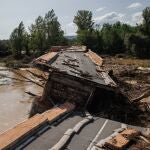 Vista del puente de la Pedrera hundido a causa de una DANA sufrida en la región, en el municipio de Aldea del Fresno, el 4 de septiembre de 2023