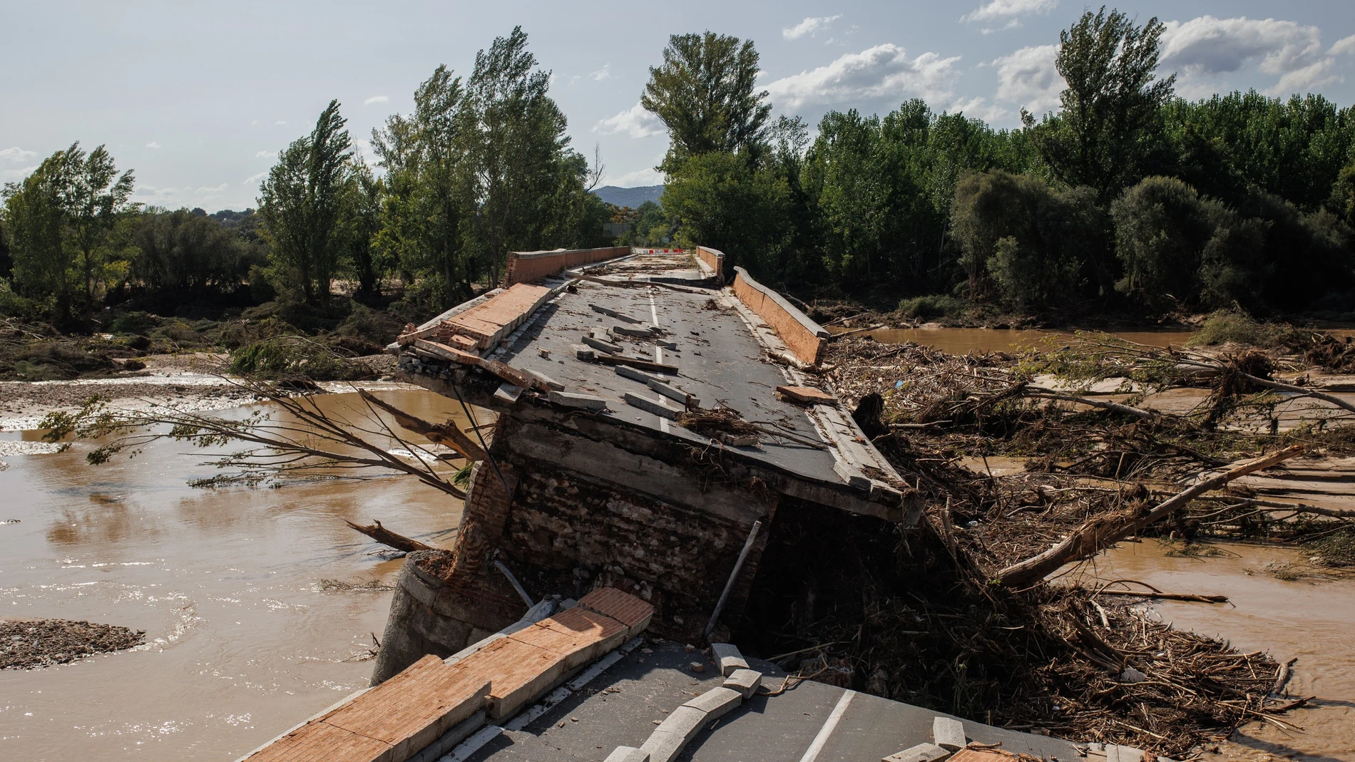 Vista del puente de la Pedrera hundido a causa de una DANA sufrida en la región, en el municipio de Aldea del Fresno, el 4 de septiembre de 2023