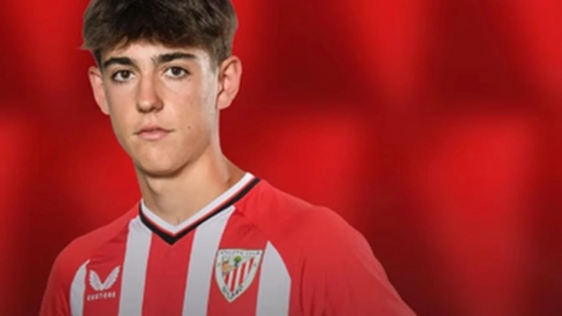 El hijo de Urzaiz, durante una sesión de fotos