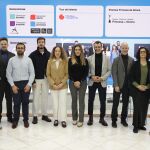 El presidente de la Fundación Princesa de Girona, Salvador Tasqué, junto a algunos de los participantes en el Plan Especial de Intervención para jóvenes de Valencia.